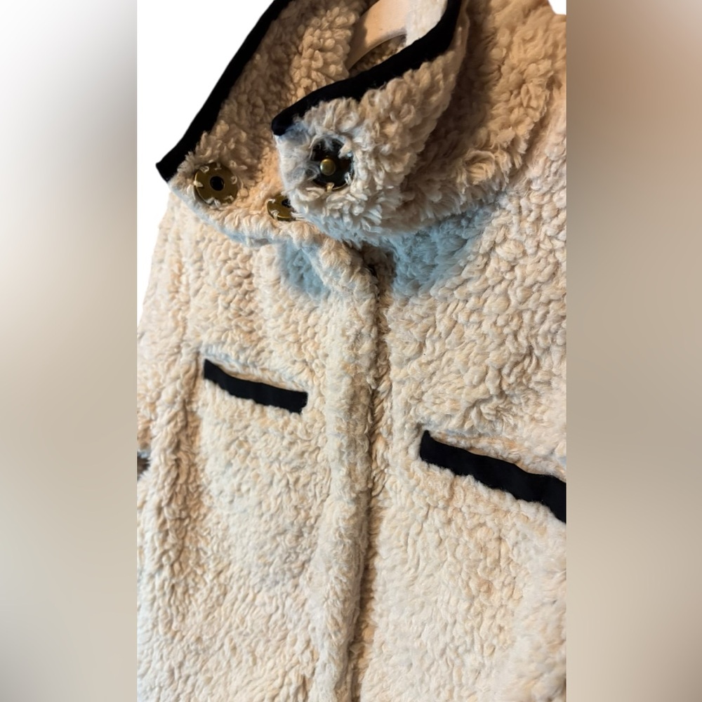 Thread & Supply Cream Teddy Jacket Black Trim Cozy Fleece Size Medium - Picture 6 of 8